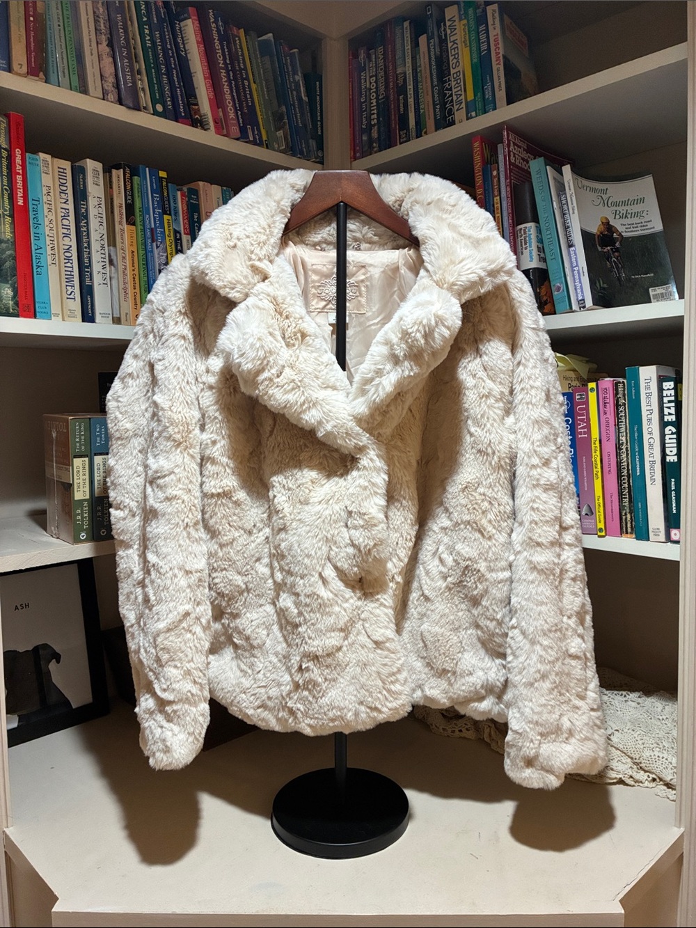 Jou Jou Cream Faux Fur Jacket NWT Size Medium Francesca’s